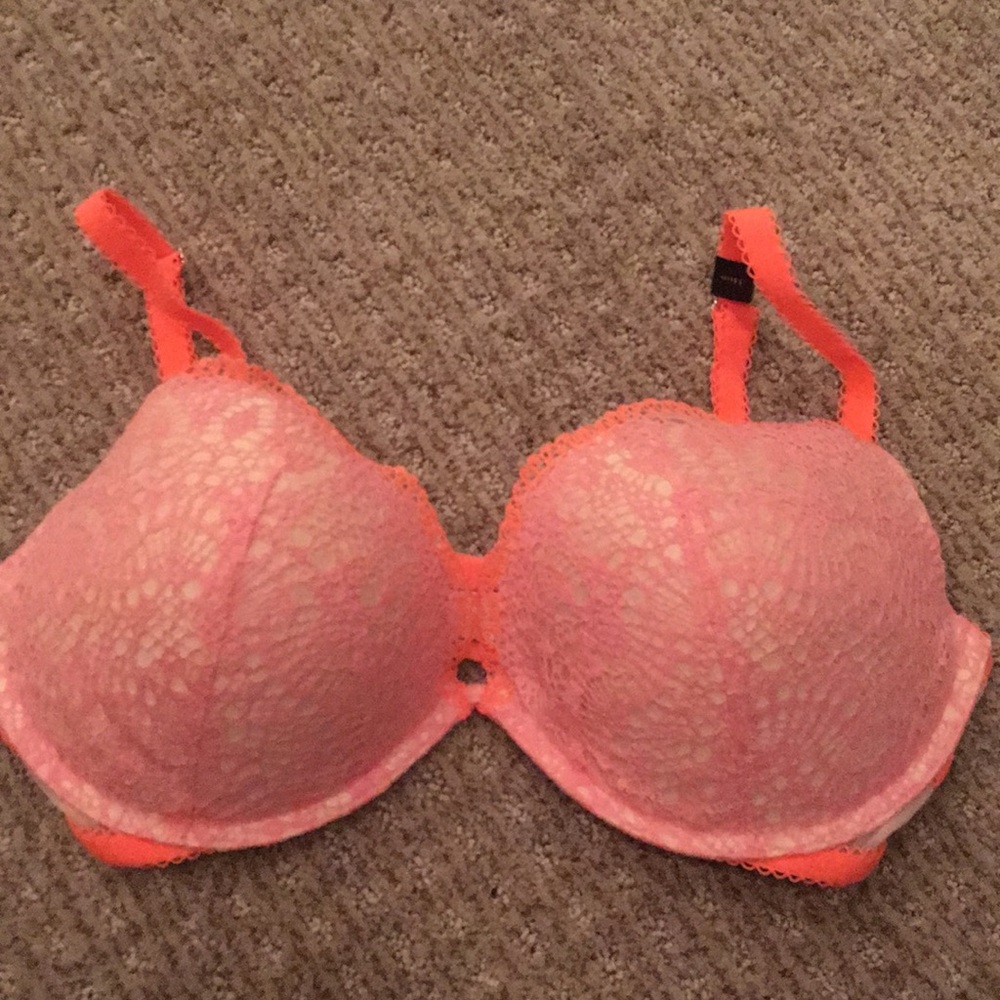 New with tags Victoria secret bra, 34DD
